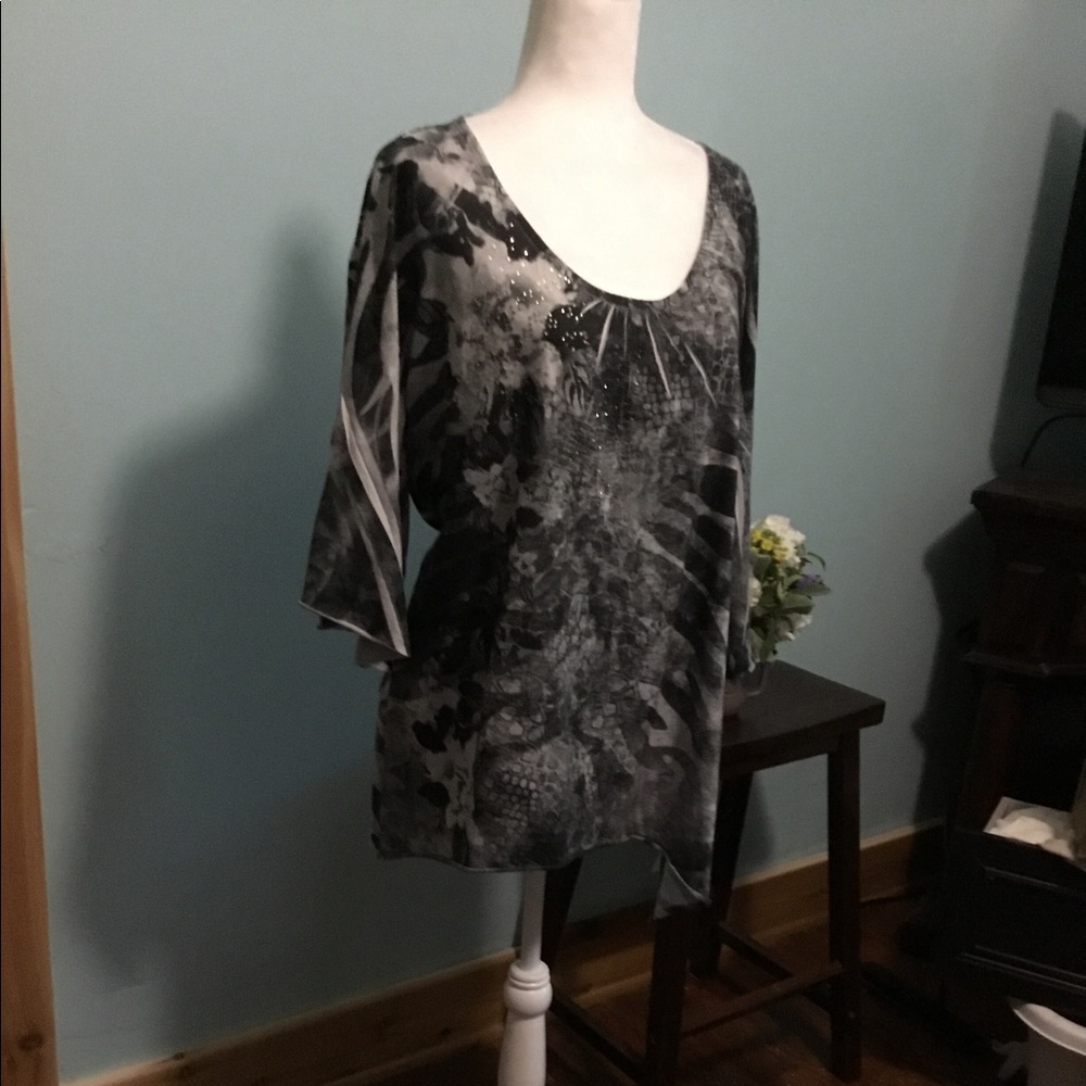 B. L. E. U. BLOUSE